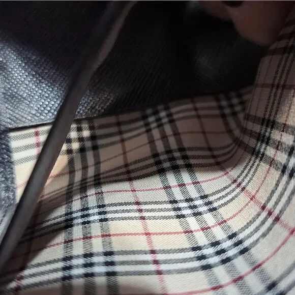 Burberry Black and Cream Key Holder - Picture 6 of 15